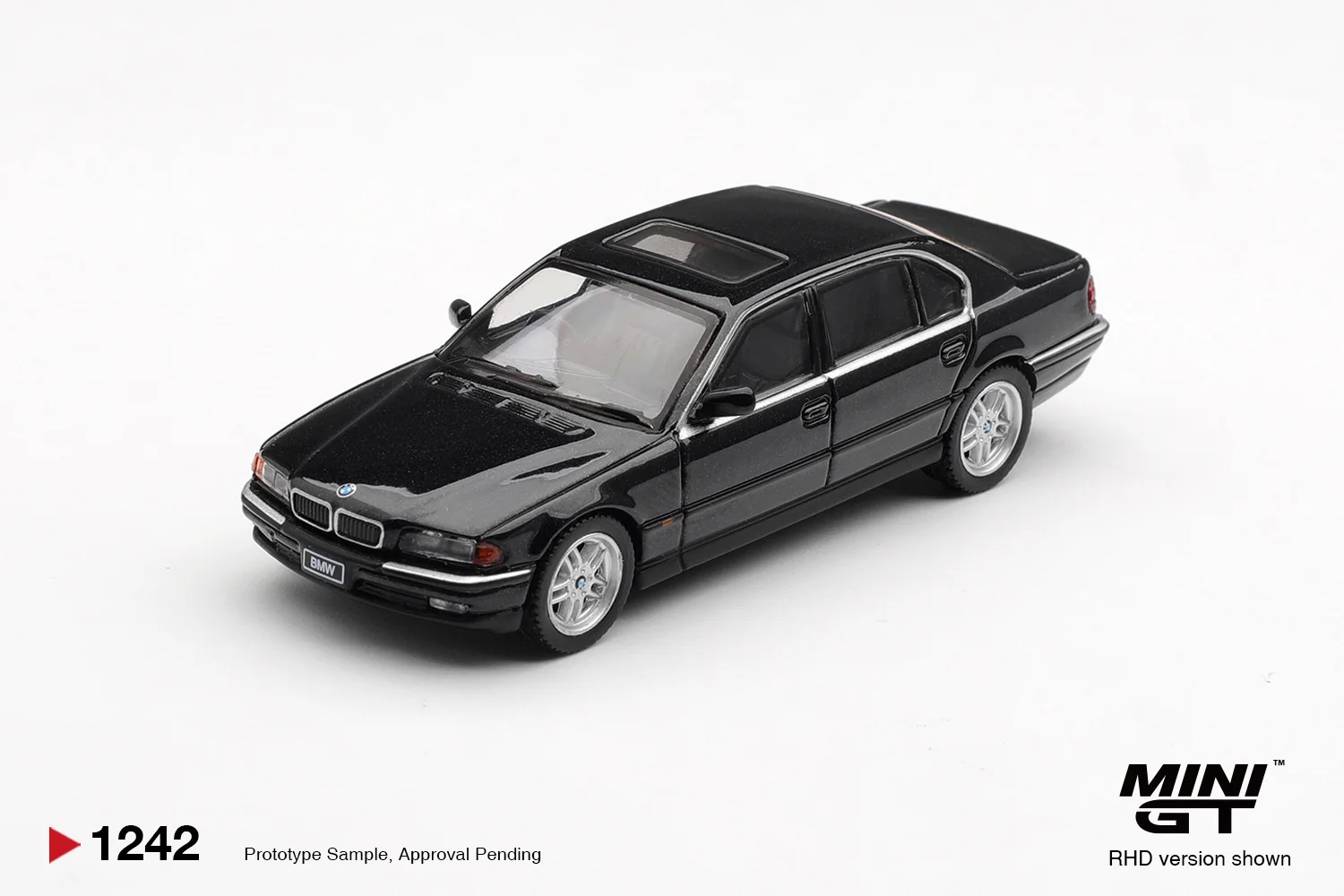 MINIGT 1/64 BMW 750IL Black Sapphire MGT01242-CH Car Alloy Toys Diecast Metal Model Kids Toys Boys