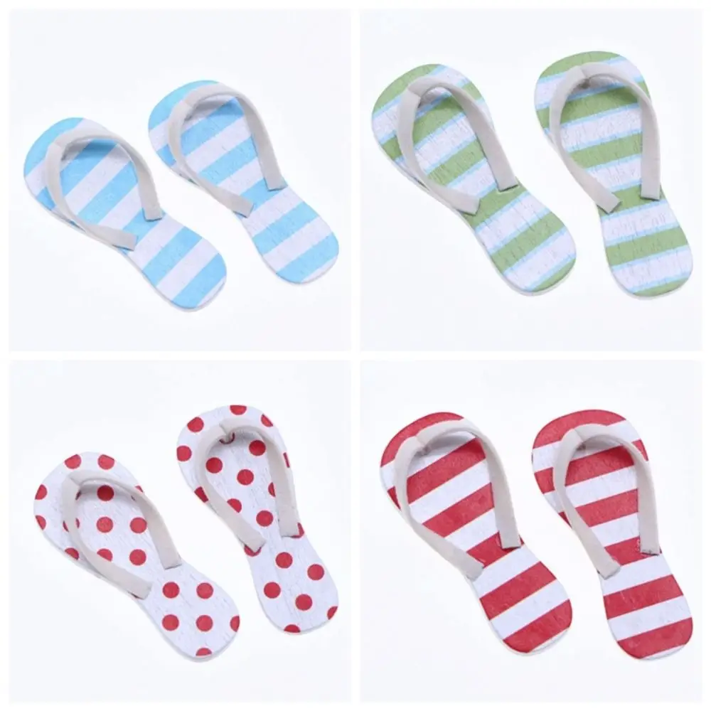 1 Pair 1:12 Dollhouse Dollhouse Flip Flops Wood Mini Miniature Flip-flops Simulated Retro Mini Casual Slippers DIY Toy