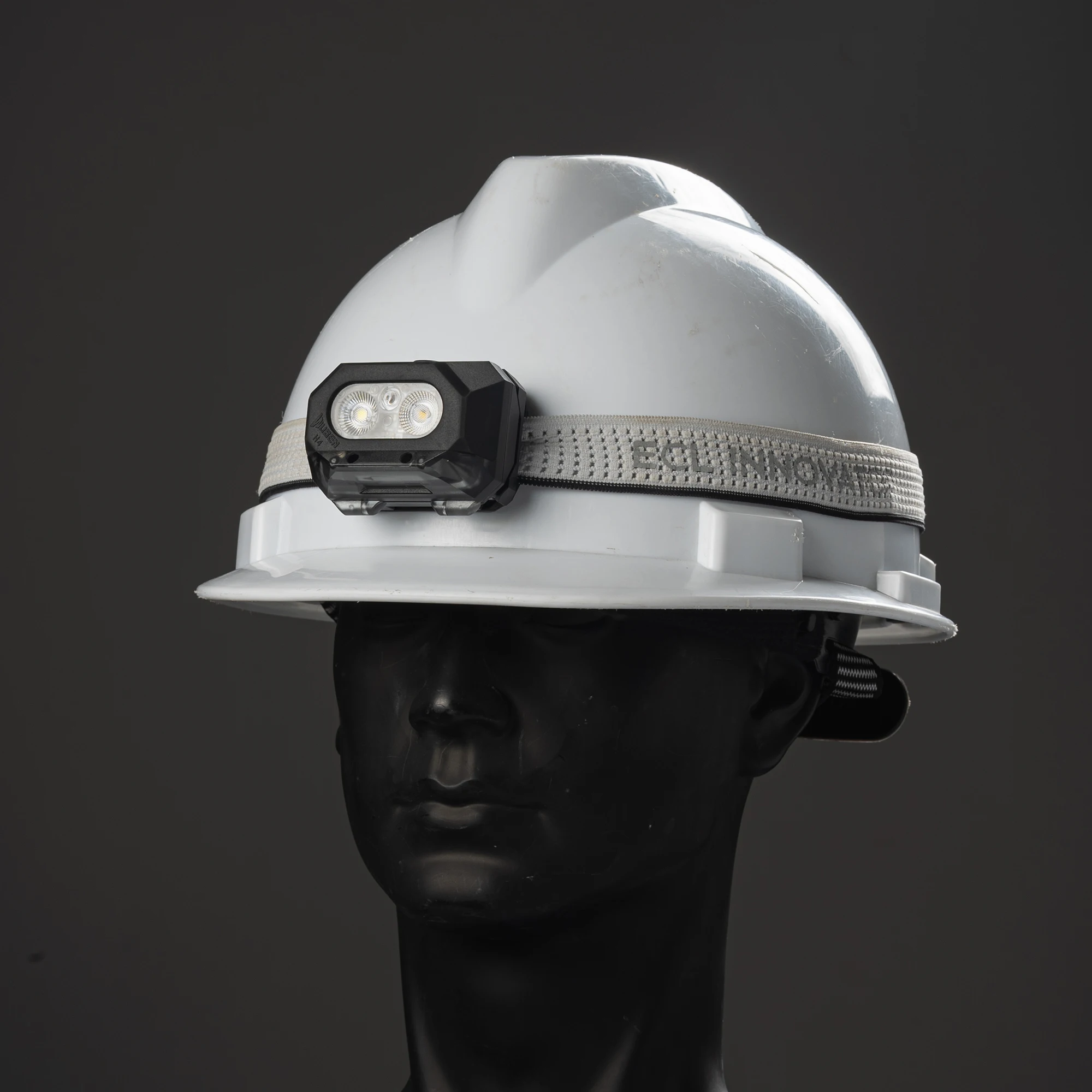 WUBEN H4 800 لومن مستشعر حركة للمصابيح الأمامية LED القابلة لإعادة الشحن، مصباح أمامي مع بطارية