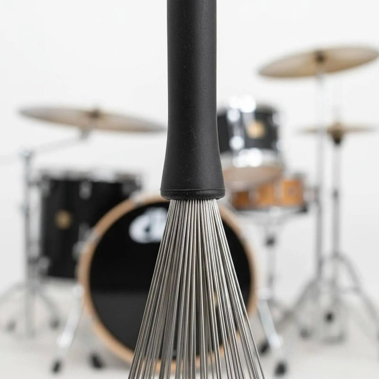 

Набор из 5 пар барабанных палочек и щеток, сумка для палочек с несколькими отделениями, комплект перкуссионных палочек и щеток, износостойкий.