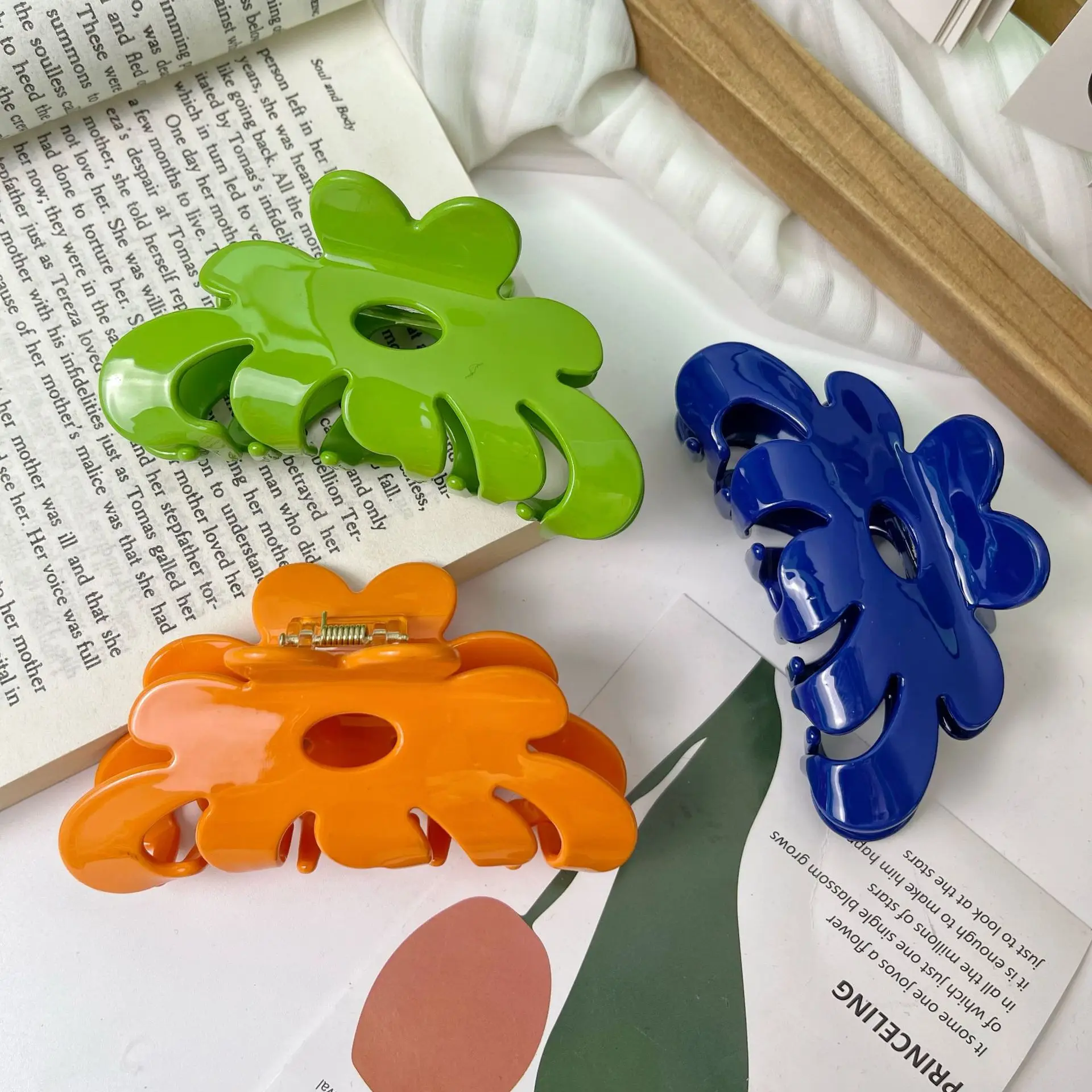 Wholesale 9.5cm Fashion New Hair Accessories Small Fresh Solid Color Flowers Acetic Acid Grab Clip Shark Clip For Woman Girls