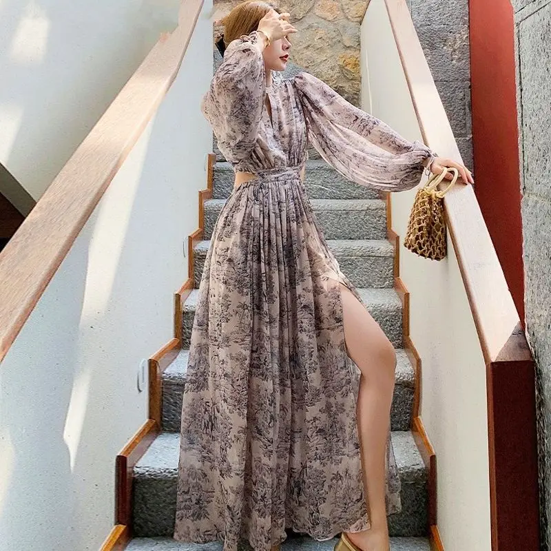 

French Platycodon long-sleeved waist floral dress Xia Chaoxian Sanya seaside vacation beach dress travel photo