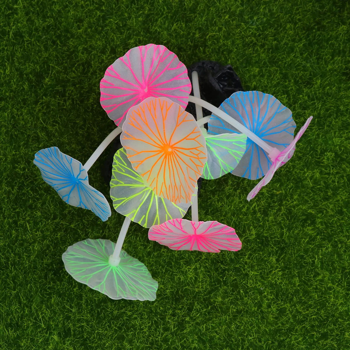 

9pcs Night Glow Fake Aquarium Plants Silicone Lifelike Waterweed Fish Tank Decor For Fresh Salt Water Submersible Ornament