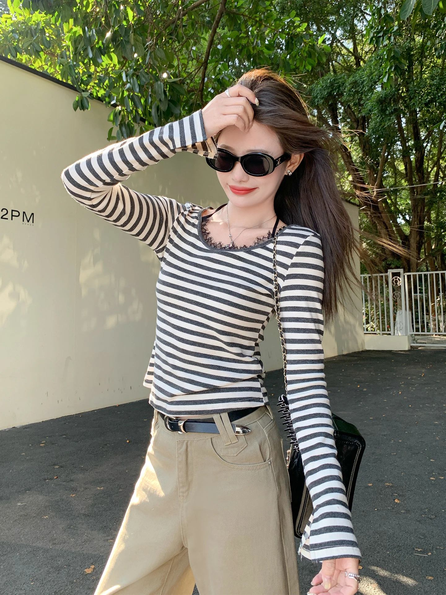 

Korean Sle Lace Splice Ne Hanging False Two-Piece Striped Long Sve T-irt Women's Slim Fit Pure Desire Spring Top