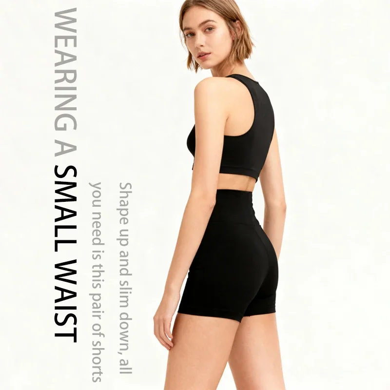 

Узкие шорты нового стиля 2025 года, прохладные и стильные, с подвижной формой, универсальные для повседневного использования, удобные для занятий спортом.