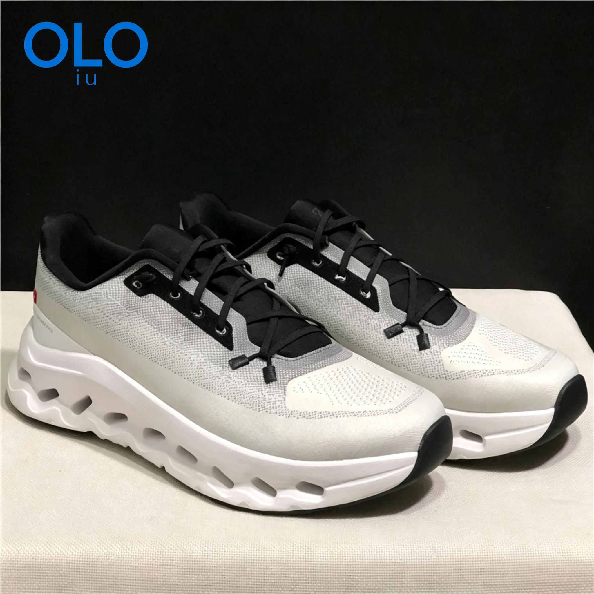 Scarpe da Corsa con Tomaia in Rete Sfumata Grigio-Bianco, Suola Spessa Traforata, per Palestra, Allenamento e Sport