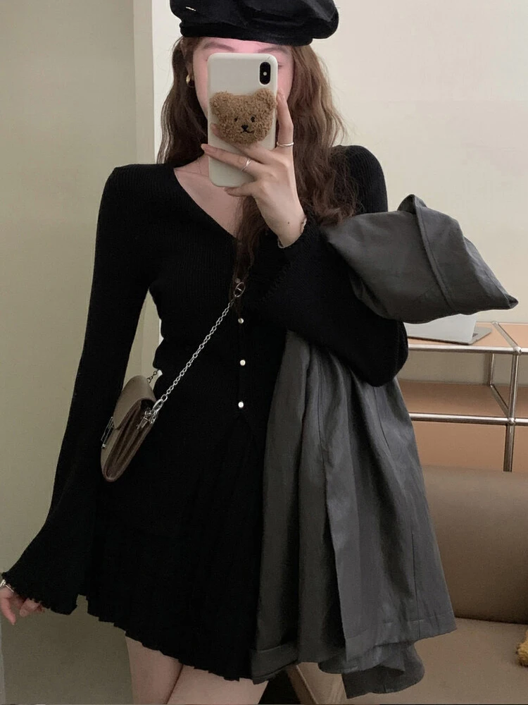 Korean Style Fashionable Sweater Set High Waist Pleated Short Skirt Long Sleeve V-Neck Knitted Two-Piece Women's Autumn Outfit