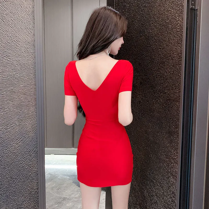 Nightclub women\'s dress with low cut and sexy new style as a base, slimming out in the nightclub and covering buttocks