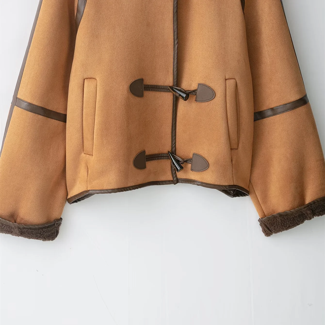 2025 otoño nueva moda Casual de las mujeres de una sola pieza con capucha de manga larga botón de cuerno gamuza gruesa abrigo de lana de cordero