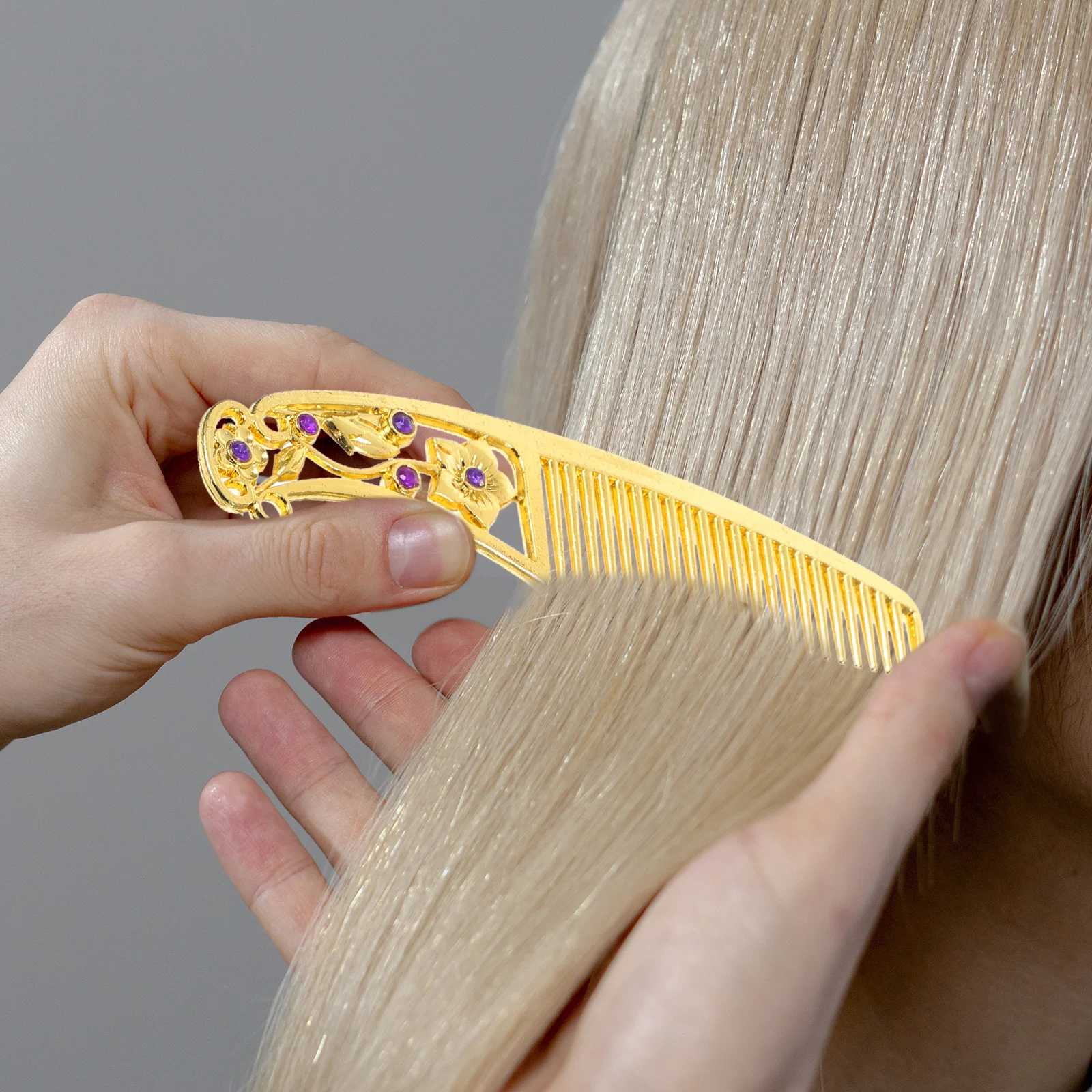 

1Set Vintage Mini Mirror with Comb Handheld Foldable Mirror Portable Compact Design for Travel Purse Pocket Use