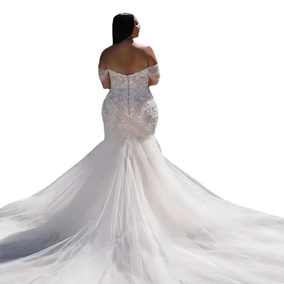 فساتين زفاف رائعة مخصصة مقاس كبير من الدانتيل للحديقة من فيستدو دي نوفيا مكشوفة الكتف وأزرار بدون ظهر فستان زفاف خلفي