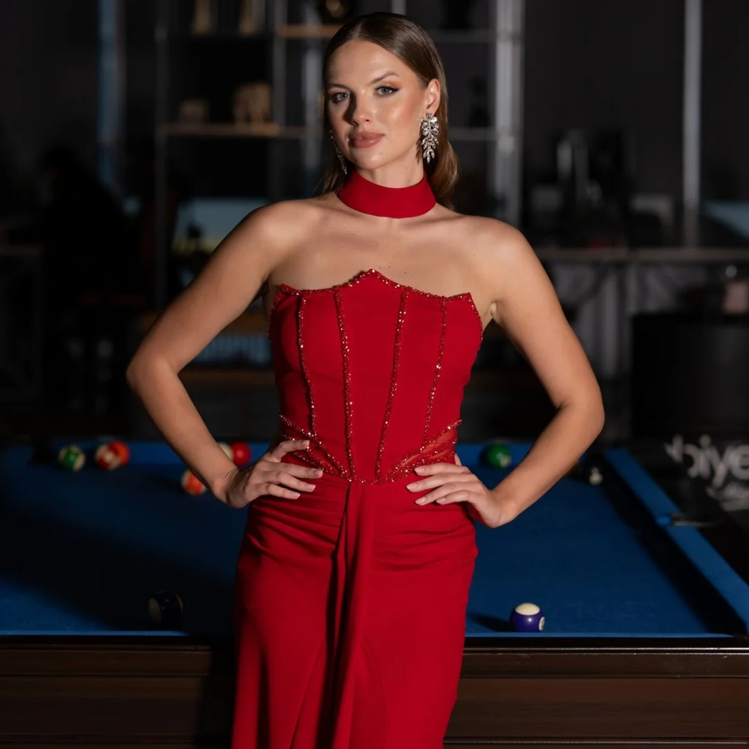Bella Aangepaste Rode Choker Hals Strapless Kralen Galajurk Ingericht Zeemeermin Vloerlengte Feestjurken formele robes de soirée