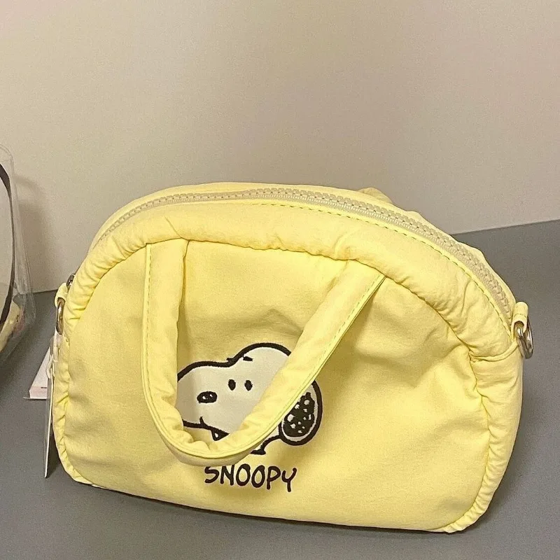 Lindo Snoopy anime periférico dibujos animados kawaii pequeño bolso de dibujos animados chica bolsa de cosméticos almacenamiento suave bolso de hombro tipo bandolera regalo