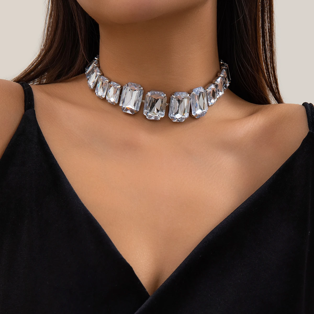 Exaggerated Big Shiny Crystal Short Choker Necklace for Women Trendy Ladies Collar on Neck Wedding Accessories Fashion Jewelry