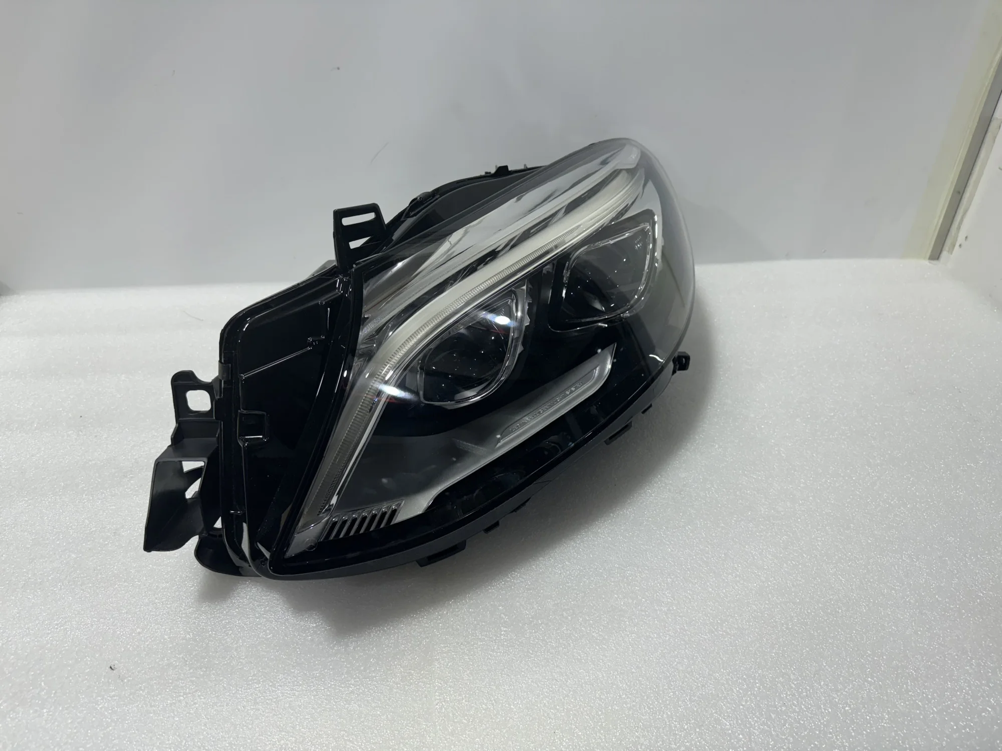 GLE W166 LED Headlights High Quality Accessories for Mercedes-Benz GLE350 GLE400 GLE450 2016-2018 Models Auto Car Lighting Upgra view 2