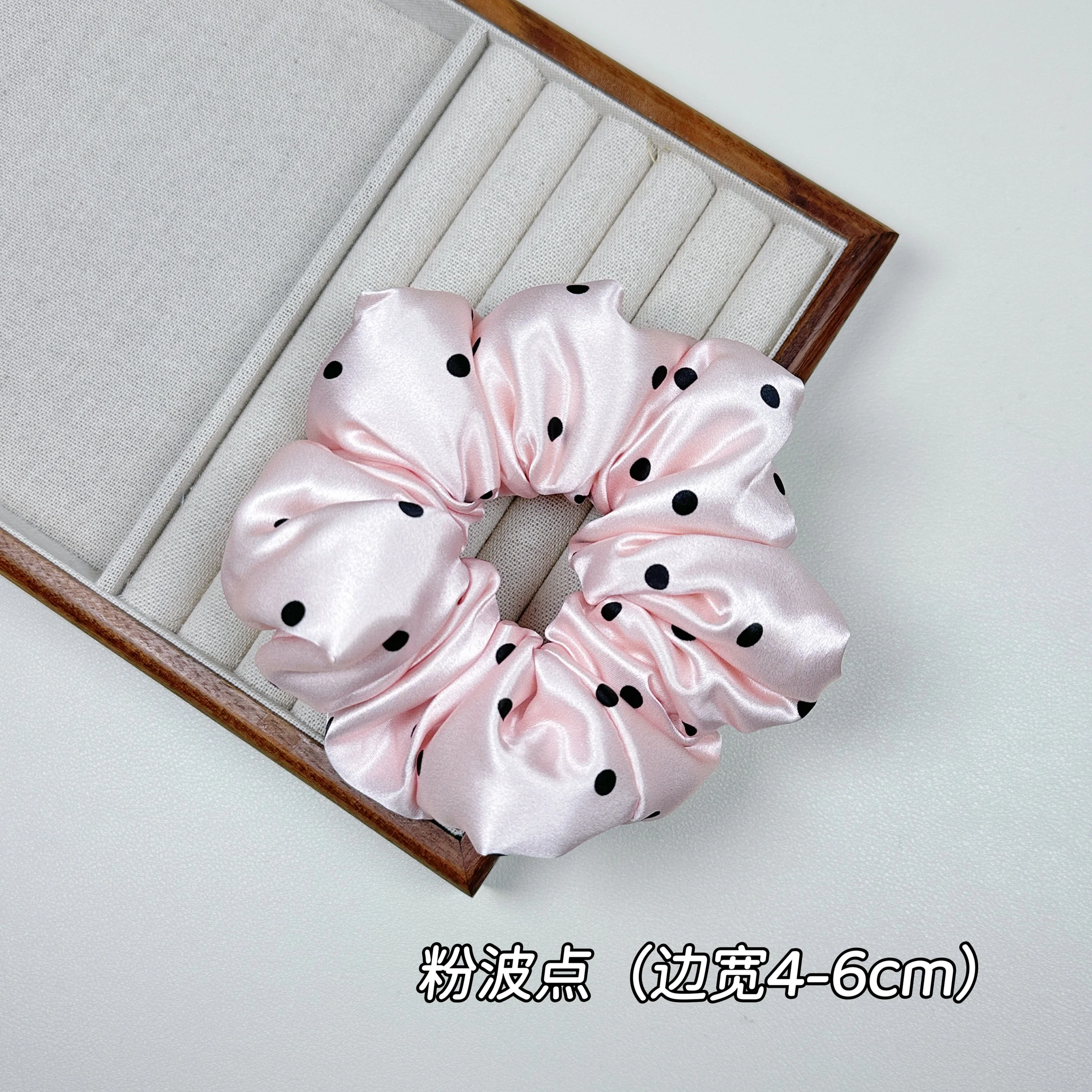 

Printed Pink Polka Dot Pillow Hair Tie, Silk Hair Tie Made of 100% Mulberry Silk, Fluffy Hair Care Filling Version