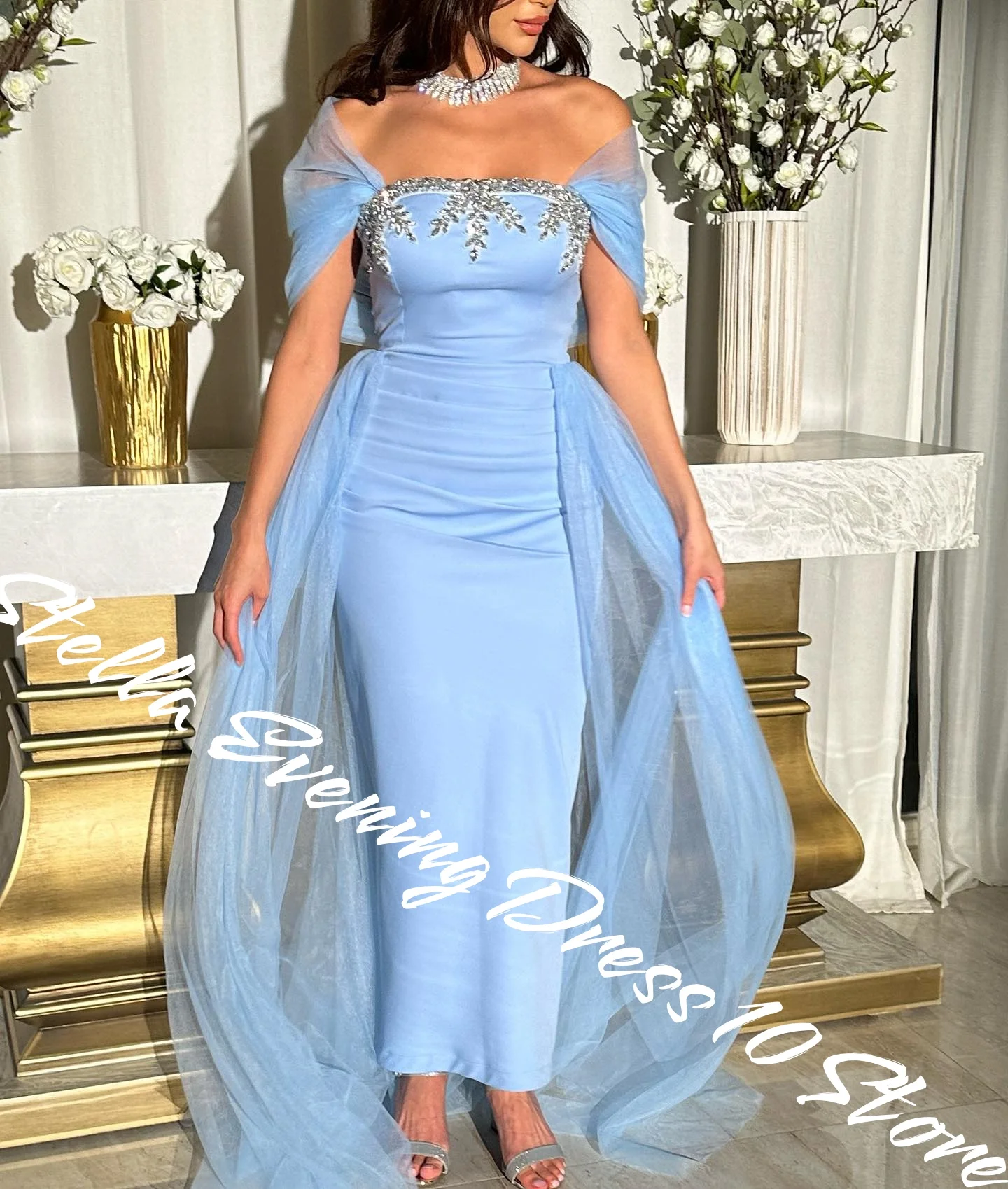 Abiti da sera personalizzati in jersey blu delicato Squisito abito da festa con scollo a barchetta in cristallo Temperamento con spalle scoperte P