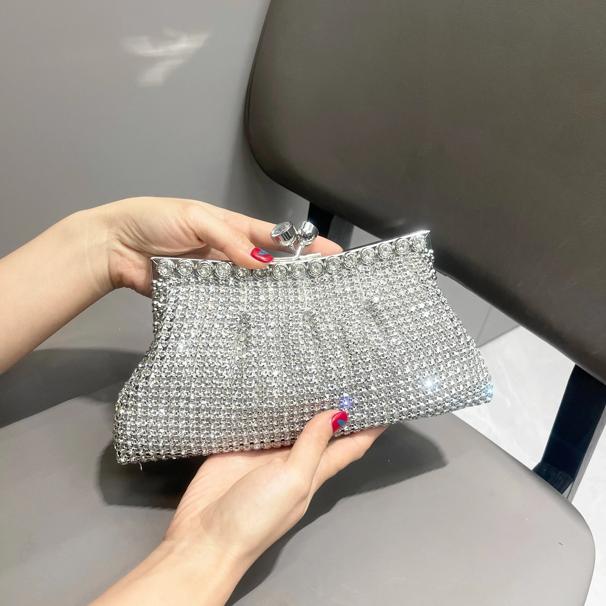 Women Shiny Evening Clutch Diamond Handbag Fashionable Chic Shoulder Bag Rhinestone Purse for Female Luxury Designer Wallets