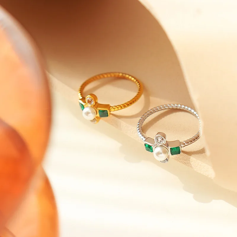 خاتم Kitykiss الفرنسي الفاخر واللؤلؤ وحجر الراين بتصميم متقاطع من التيتانيوم الصلب المطلي بالذهب وغير يتلاشى خاتم عصري