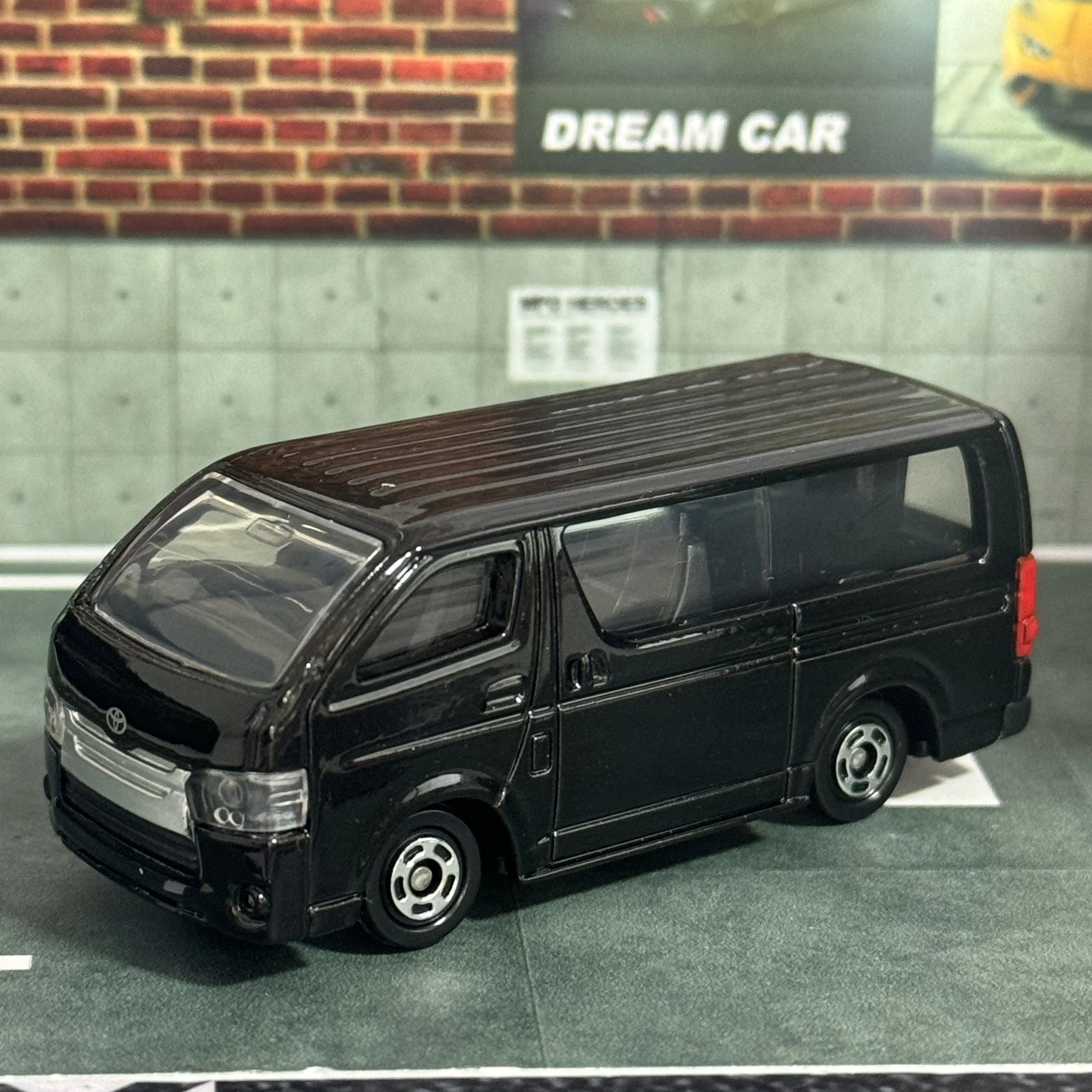 Image of Original Takara Tomy Tomica Nr. 113 Toyota HiAce 1/64 Druckguss-Legierung Mini-Van Automodell Simulationsfahrzeug Sammlerstück Geschenk