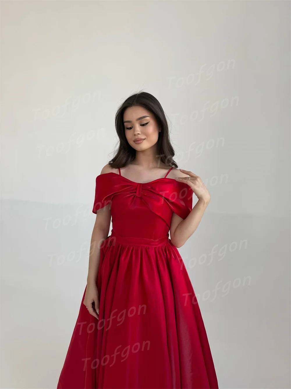 Toofgon فساتين حفلة موسيقية قصيرة من الساتان الأحمر قبالة الكتف طول الشاي مخصص المرأة رداء حفلات رسمية فستان سهرة خاص