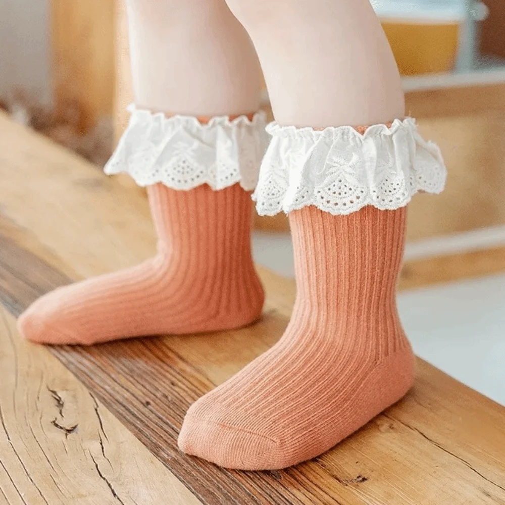 Non Slip Dots Baby Socks Lace Trim Mid Calf Length Kids Mid Calf Socks Soft Fabric Anti Skid Bottom Girls Socks Baby Daily Wear