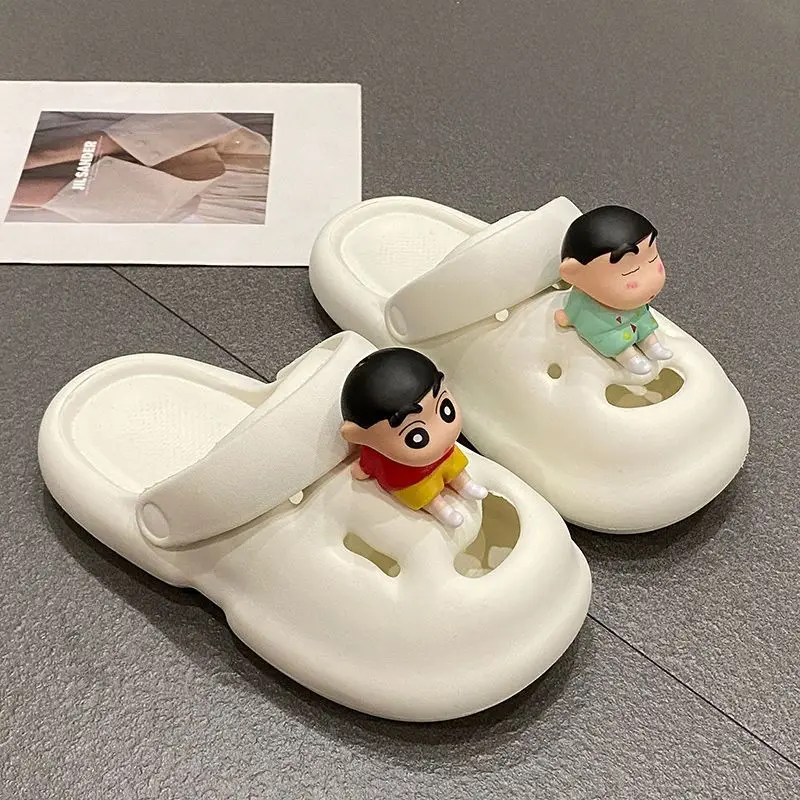 Crayon Shin-chan-zapatos de verano para mujer, zapatos con agujeros, zapatillas para exteriores, sandalias de dibujos animados para exteriores, calzado para jardín de suela blanda, zapato de playa