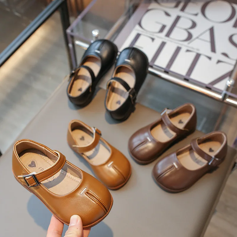 Kids Soft Bottom Anti-skid Outside Walking Shoes Split Toe Prom Party 2026 New Children School Leather Shoes for Girls Shoes