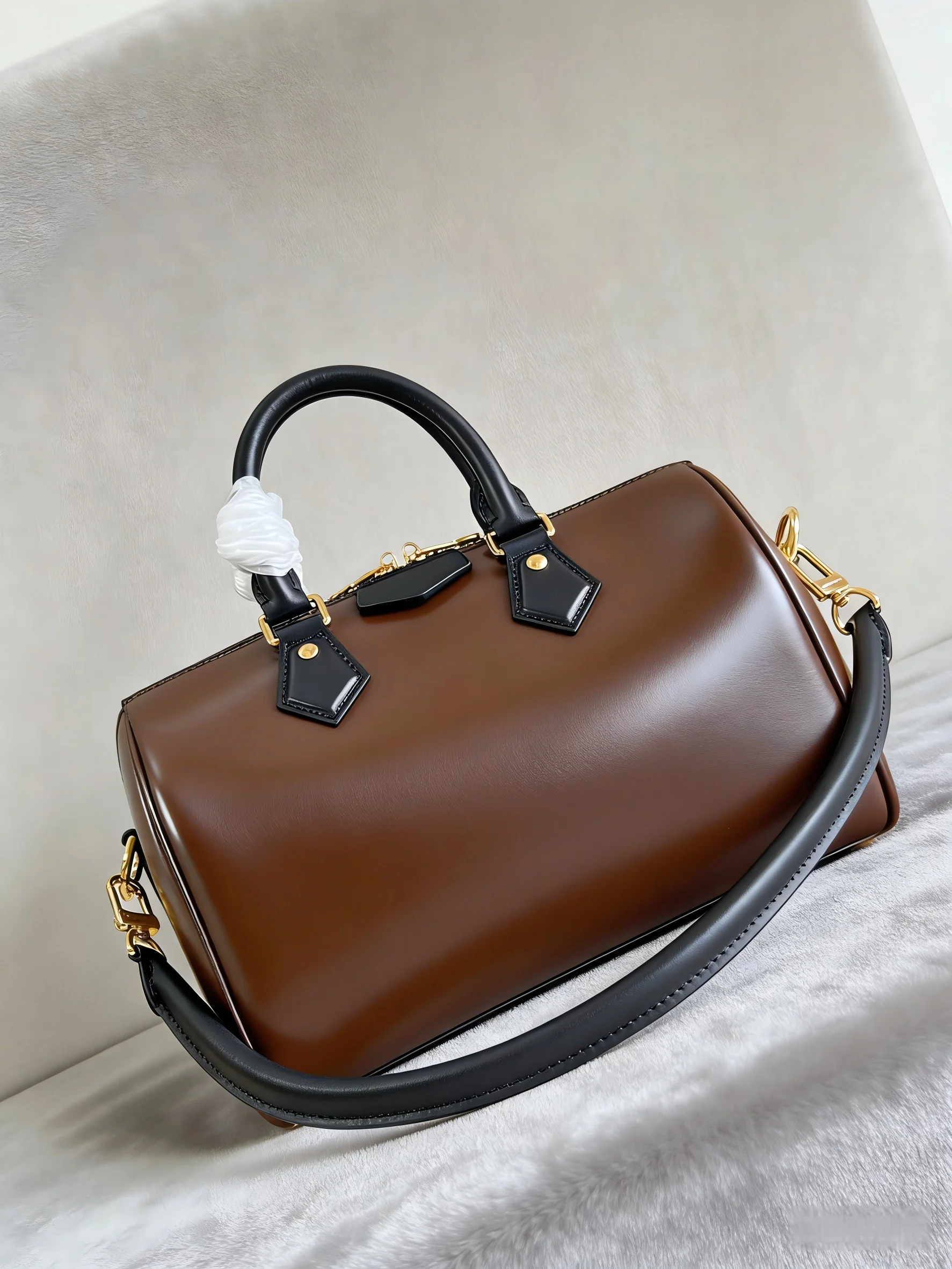 

Elegant Genuine Leather Boston Bag New Style Women's Crossbody Bag Fashionable Commuter Bag Made Of Cow Leather