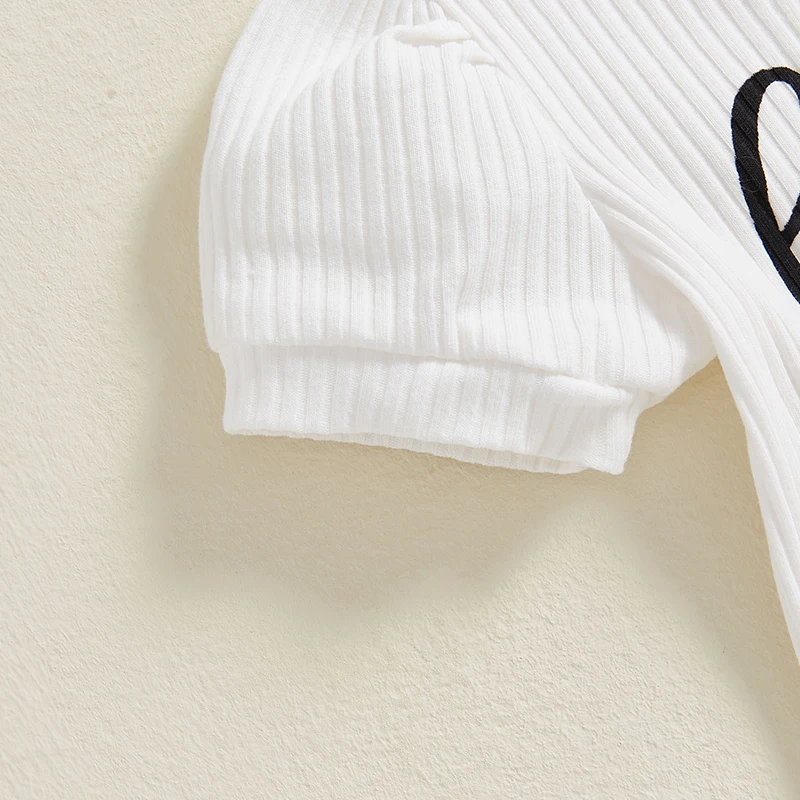 

Очаровательный летний комплект для маленьких девочек, комбинезон с короткими рукавами и милыми шортами с поясом и клубничным принтом с буквенным принтом и в тон