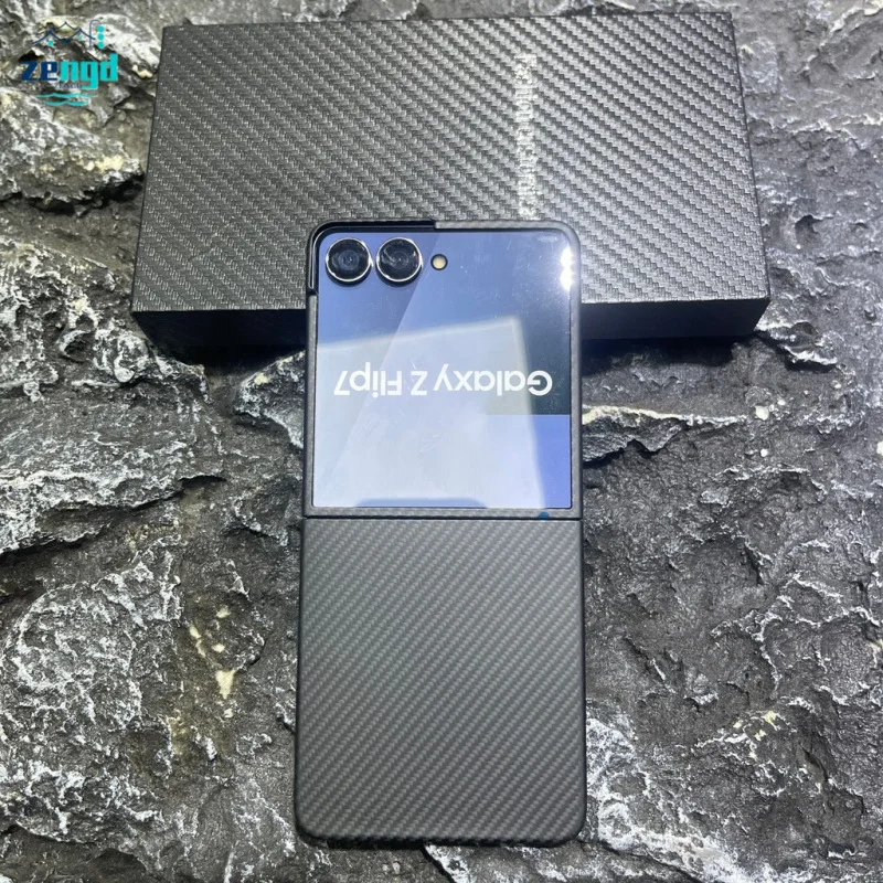 

Для Samsung Galaxy Z Flip7 Тонкий магнитный противоударный чехол из кевларового арамидного волокна, совместимый с беспроводной зарядкой