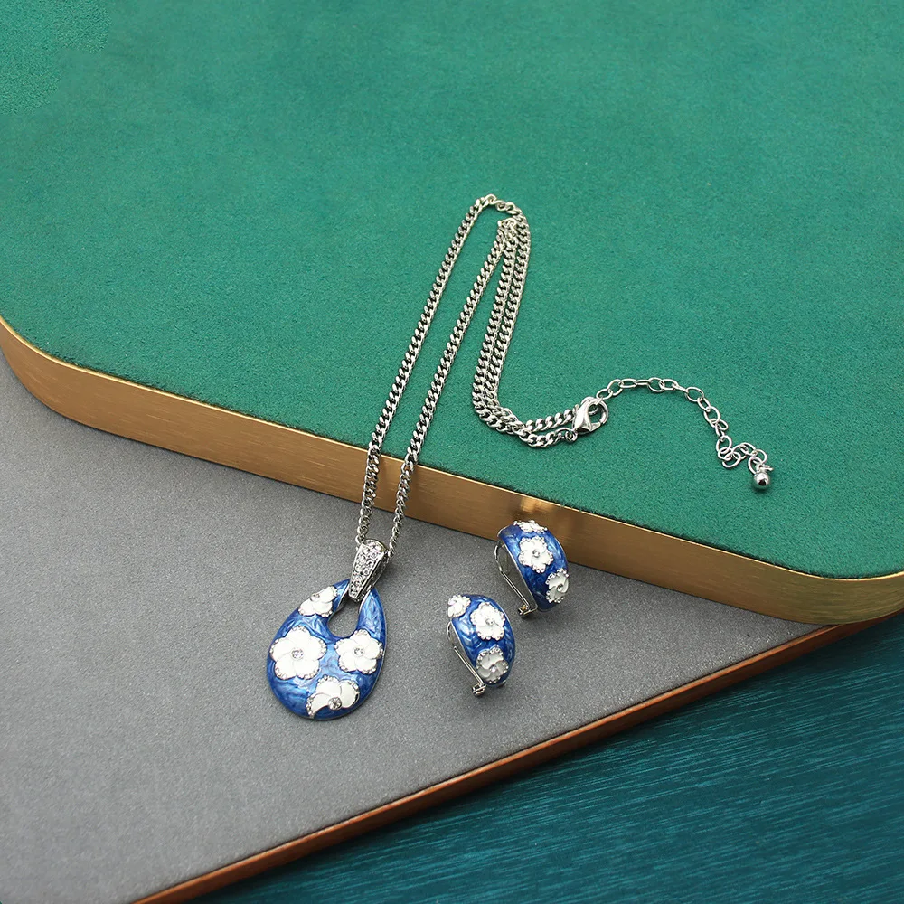 

Retro Chinese Style Blue and White Enamel Oil Dripping Camellia Diamond Pendant Necklace Earrings