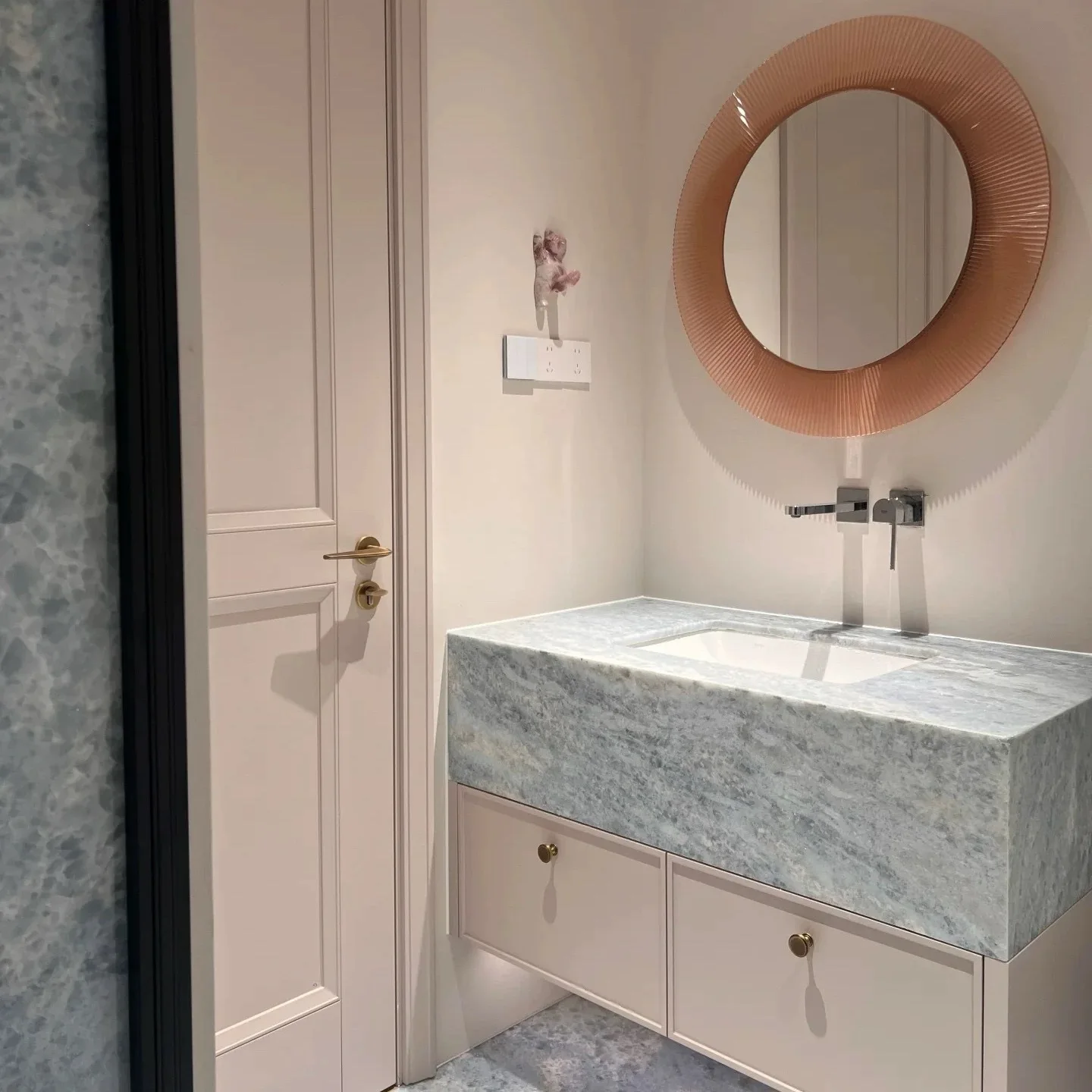Natural Bathroom Cabinet Blue Crystal Stone Countertop Bathroom Cabinet with Solid Wood Paint Finish Modern Washstand for Toilet