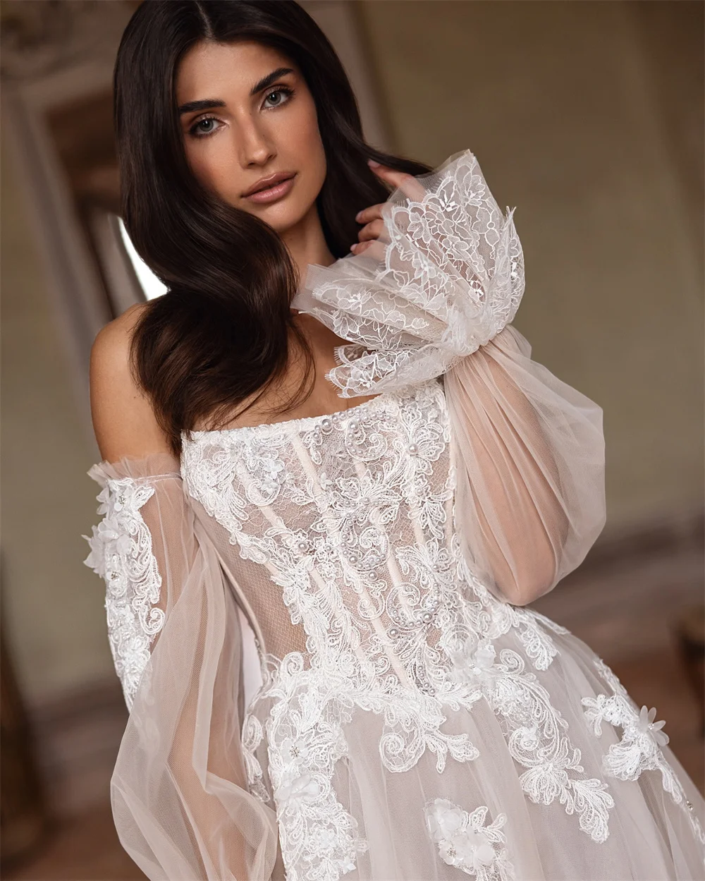 طوكيو مخصص أنيقة قبالة الكتف فساتين الزفاف تول طويلة الأكمام ثوب الزفاف الأبيض الدانتيل متابعة قطار المحكمة ثوب الزفاف