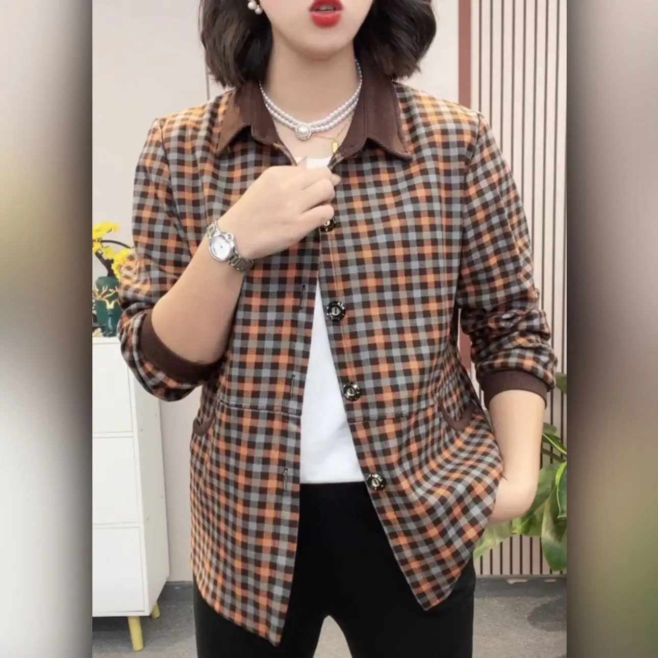 Popular Plaid Short Jacket Mom's Outfit Spring and Autumn New Style Shirt Collar Shirt Outerwear Middle-aged Loose Outerwear