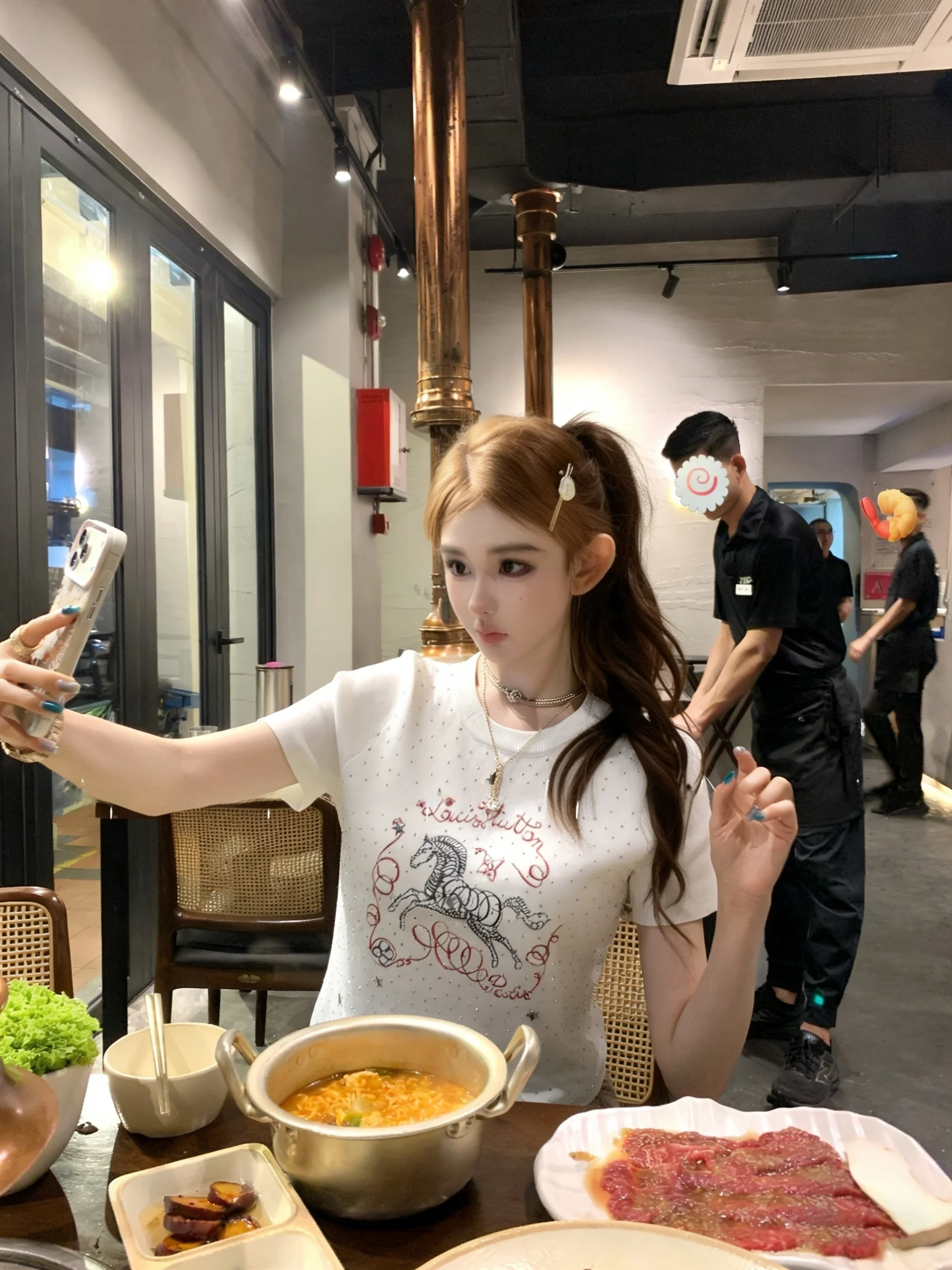 

Женская модная летняя трикотажная футболка с коротким рукавом, облегающая, с вышивкой, из ледяного шелка, с круглым вырезом, длиной до плеч