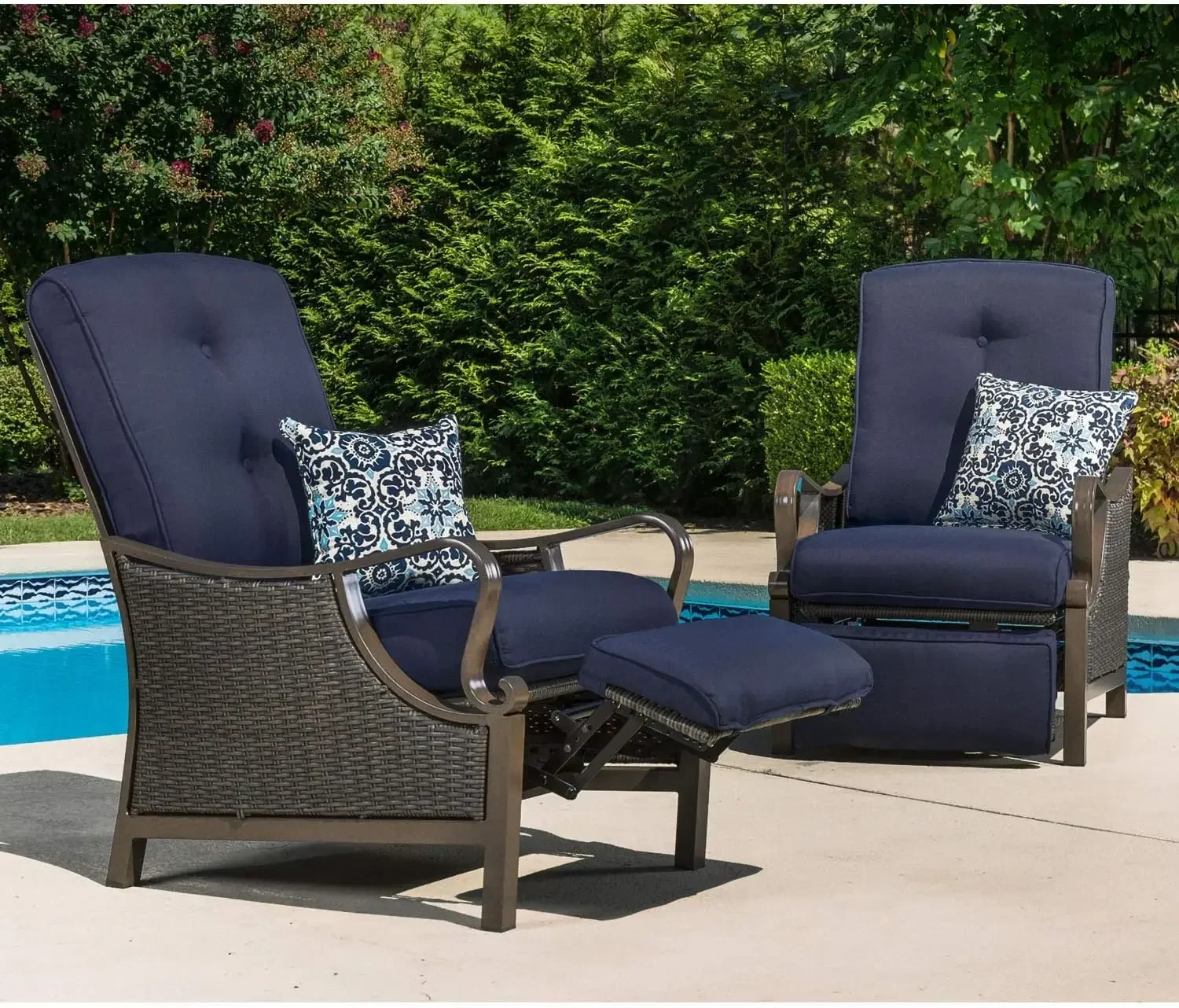 Hanover Ventura Brown Wicker Outdoor Recliner Chair with Cushions and Accent Pillow, Luxury All-Weather Outdoor Patio Recliner