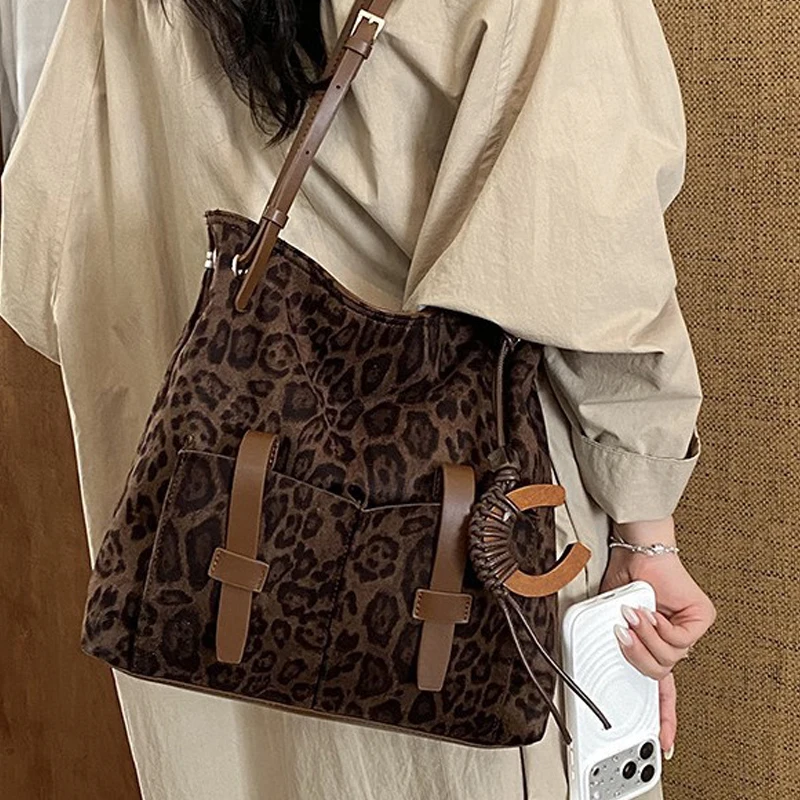 Leopard Print Suede Tote Bag Large Capacity Multi Pocket Shoulder Bag Vintage Drawstring Design Casual Commute Underarm Handbag