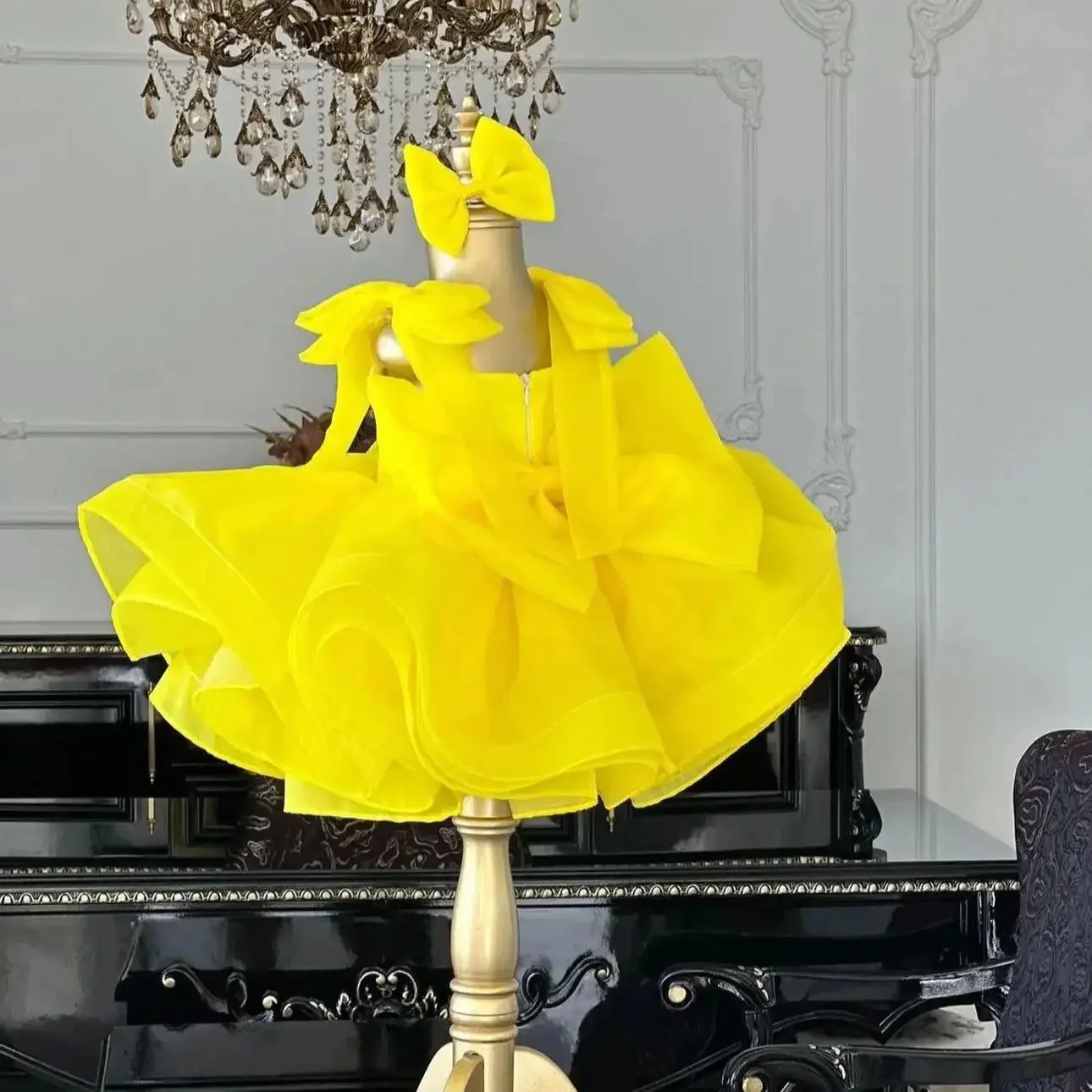 ที่กําหนดเองสีเหลืองชุดสาวดอกไม้สําหรับงานแต่งงานแขนกุดกับโบว์ Puffy สาวน้อยวันเกิด Party ถ่ายภาพชุดจัดเลี้ยง