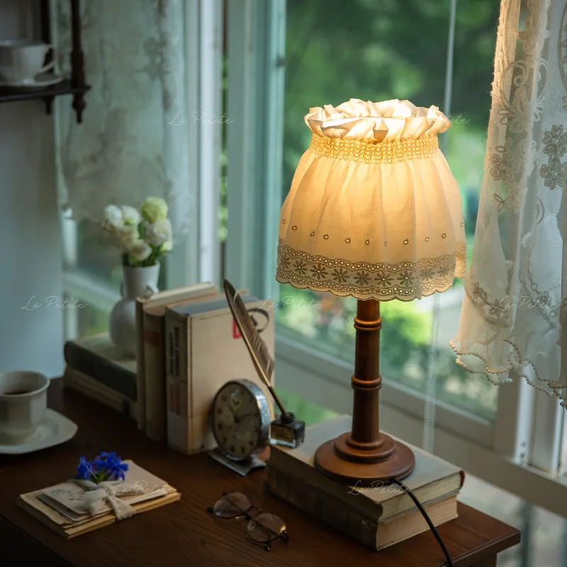 Vintage desk lamp Home medieval atmosphere Desk dressing table Bedside lamp Cafe restaurant decorative lamp