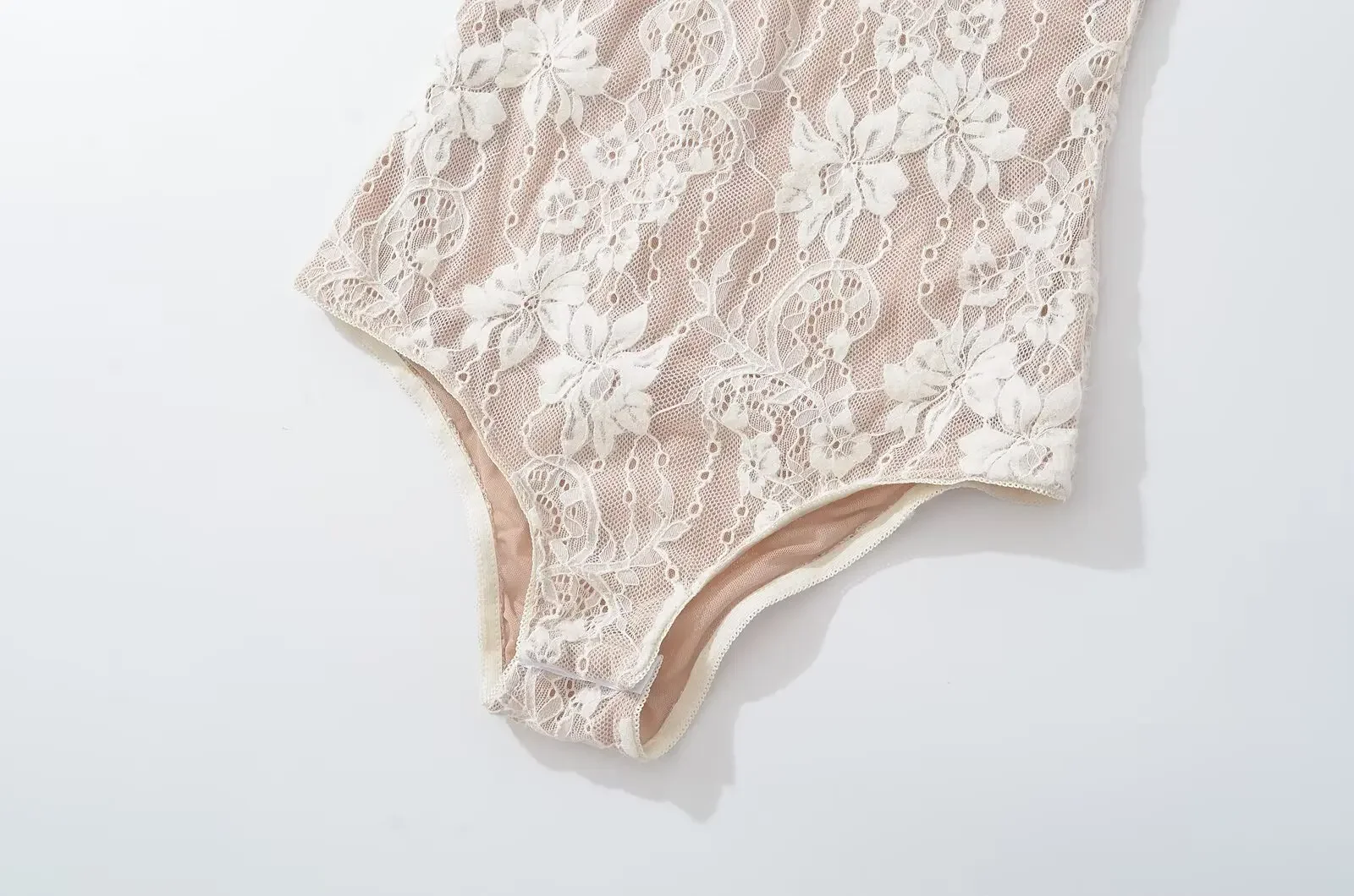 Sexy, durchsichtiger Spitzen-Bodysuit mit Futter, rückenfreier Spaghetti-Träger-Body, eng anliegender, kurzer Jumpsuit, figurbetonte Romper- und Playsuit-Modelle für Damen. – Detail 11