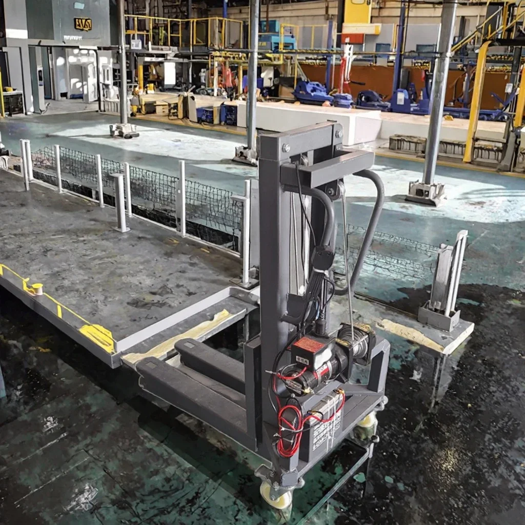 Portable 300kg Load Capacity Forklift Truck 1.6m Lifting Height Solid Tire Two-Stage Mast Stage Light Sound Box Retail