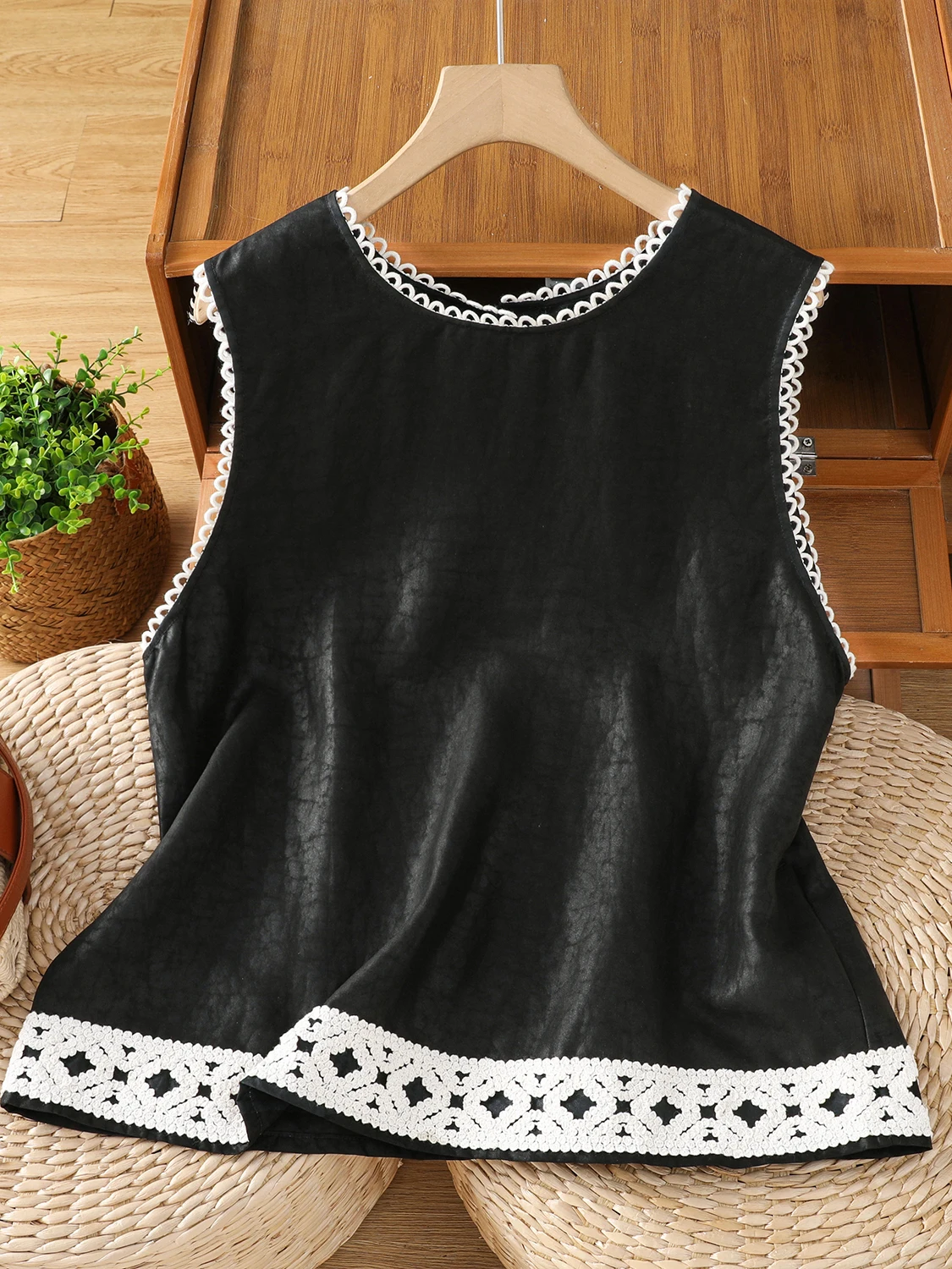 

Summer Loose Fitting Small Vest Outerwear Embroidered Patchwork Inner Wear Large Size Women's Clothing Slimming Top Button up