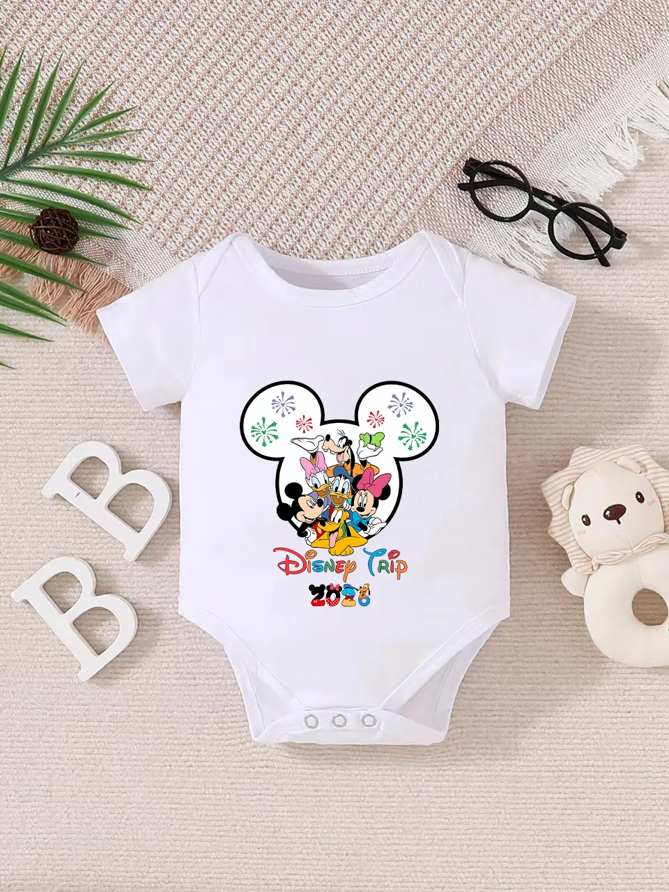 

【Officially Authorized】 Disney "Mickey & Friends" Baby triangle onesie | Gentle & Snuggly Fabric