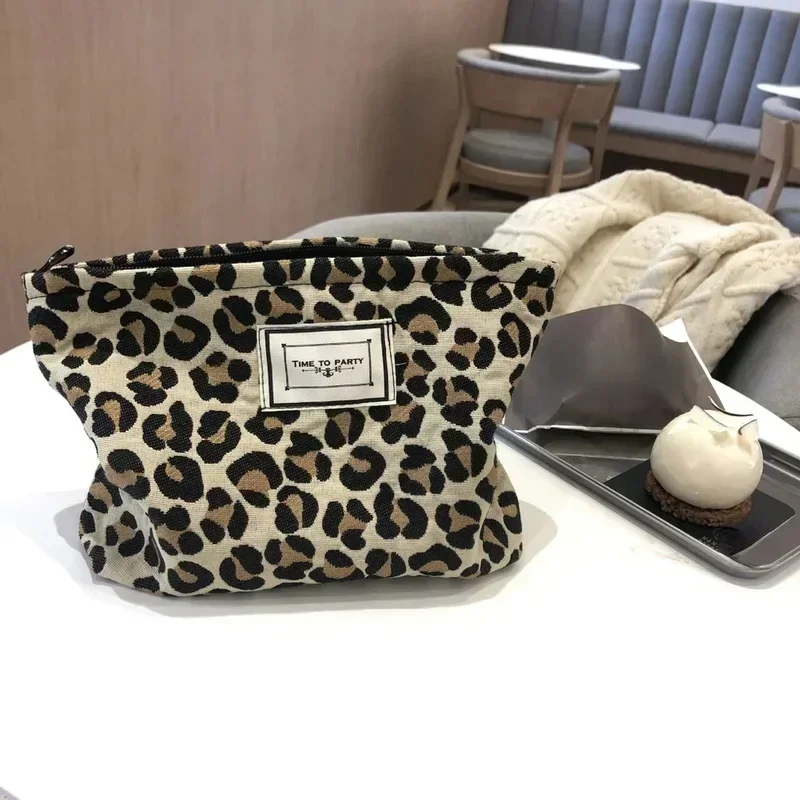 Fashion Women Leopard Cosmetic Bag Zipper Makeup Bag Pouch Canvas Lady Make Up Bag Travel Organizer Washing Makeup Beauty Case