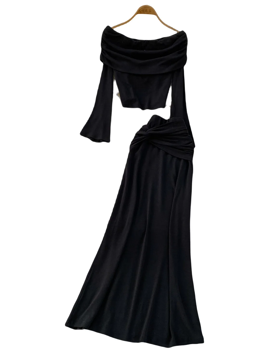 سترة Ele ort محبوكة بكتف واحد على شكل جرس سترة عالية الخصر بقصة ضيقة طقم تنورة طويلة للشابات