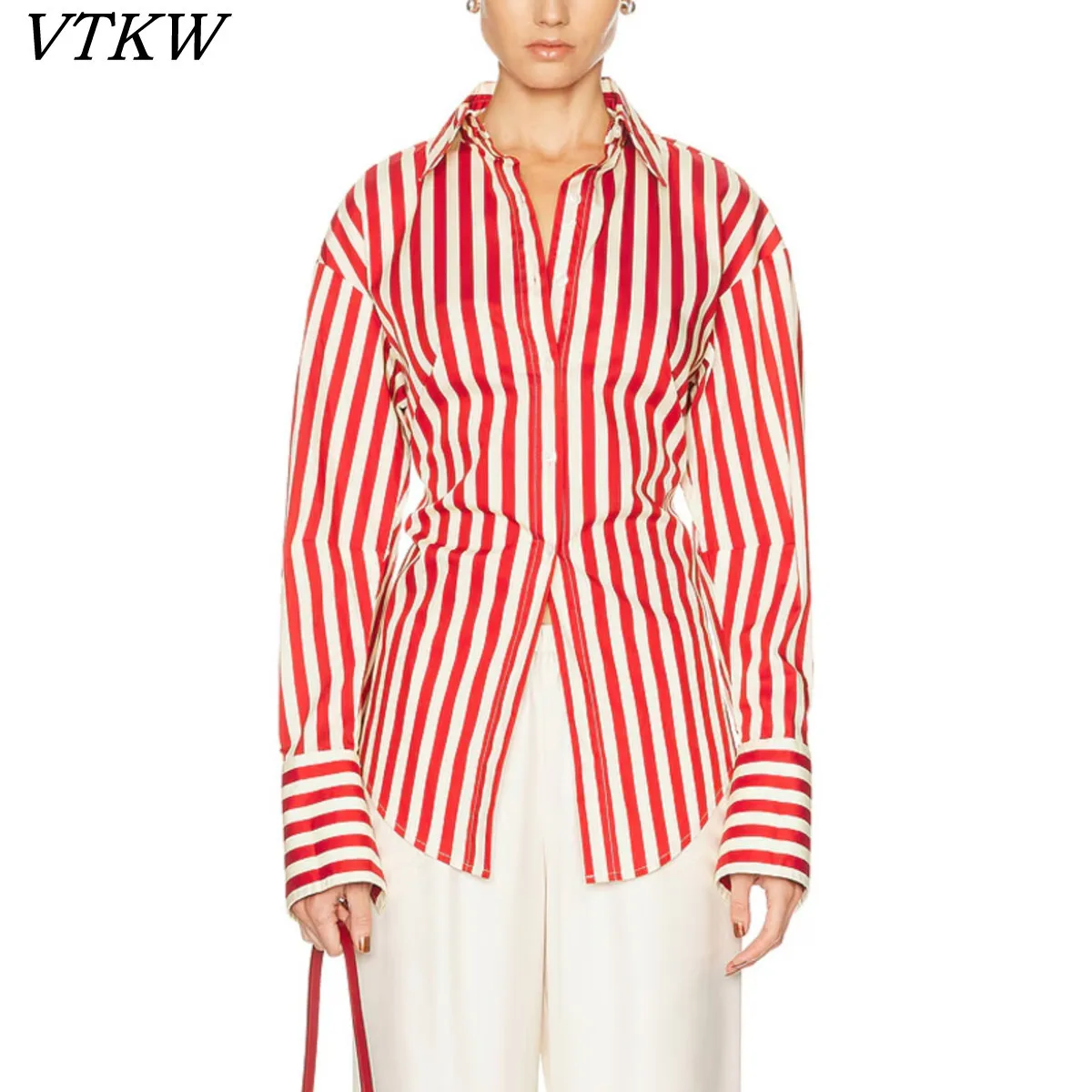 

VTKW 2026 Новинка: Женская блузка в полоску с воротником-стойкой, длинным рукавом, завязками на спине и изогнутым подолом – Элегантная рубашка