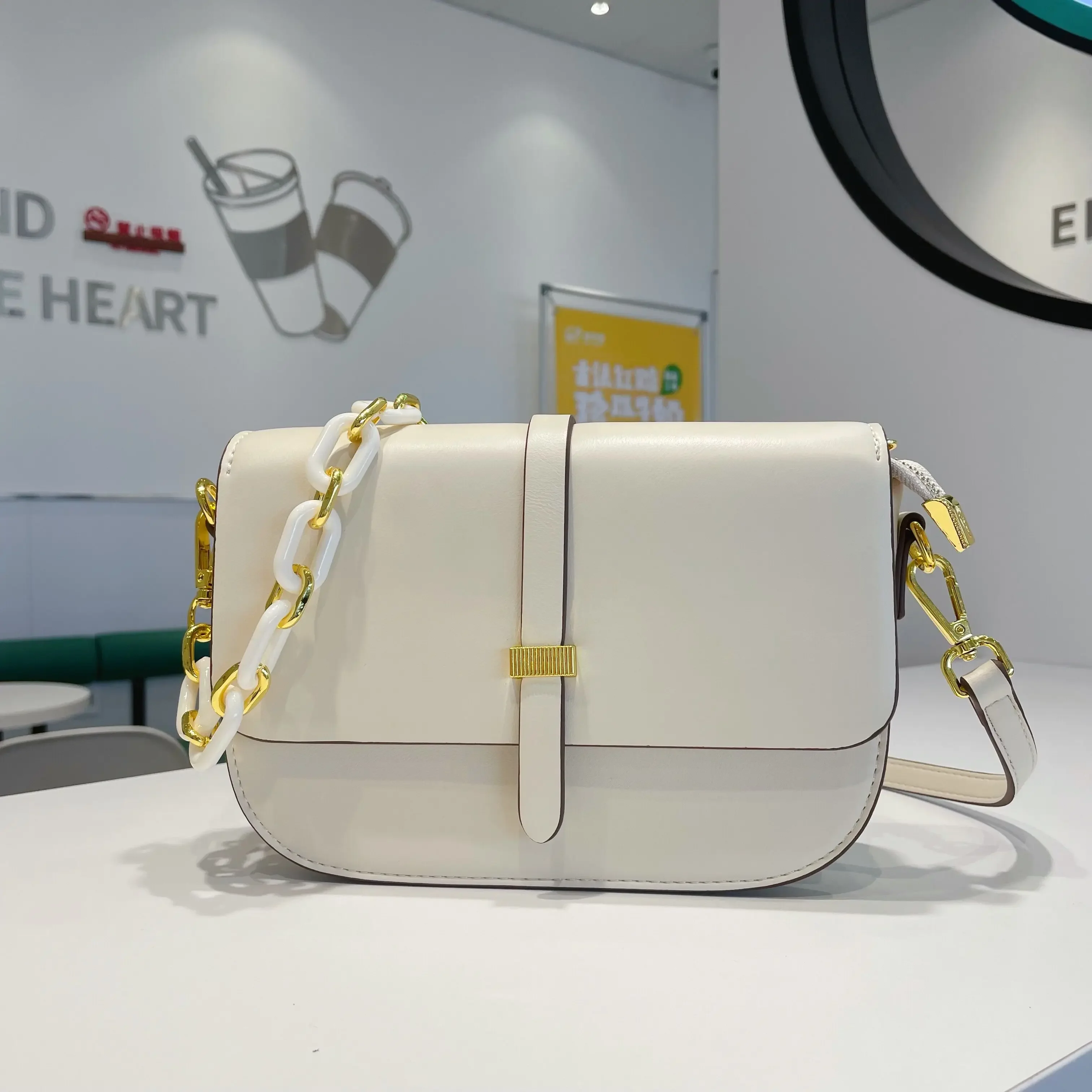 حقيبة يد كروس فاخرة مستوحاة من أزياء باريس مع جلد أنيق وسعة كبيرة للنساء