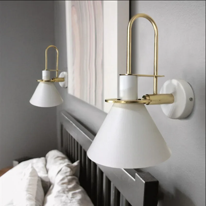 

Nordic Modern Minimalist Wall Lamp Living Room Creative Background Wall Horn Horn Macaron Personalized Bedroom Bedside Lamp