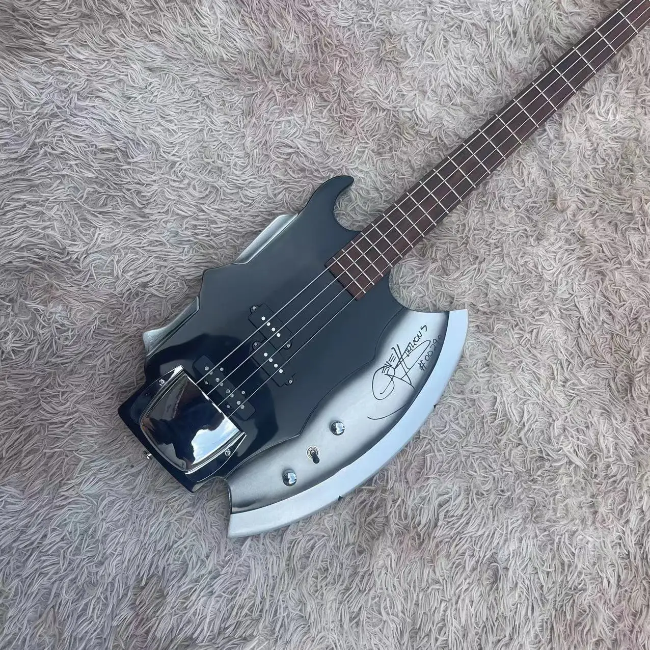 4 String Axe Signature Split Electric Bass, Black Body with White Rims, Rose Wood Fingerboard Bass Pickup, Iron Shell Pull Strin